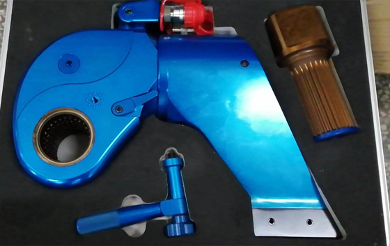De grote Moersleutels van de Bouten Hydraulische Torsie worden vastgemaakt en Gebruikend Aluminium Lichtgewicht gedemonteerd